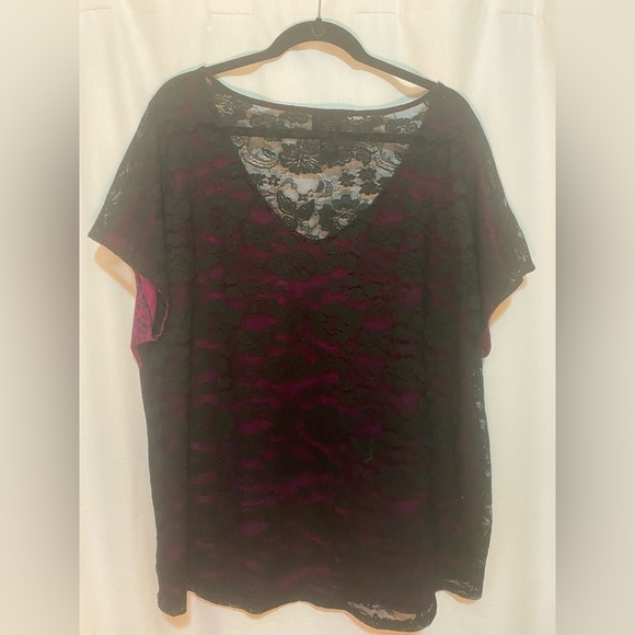 Magenta leopard print V/neck top 🌸 - Picture 2 of 4